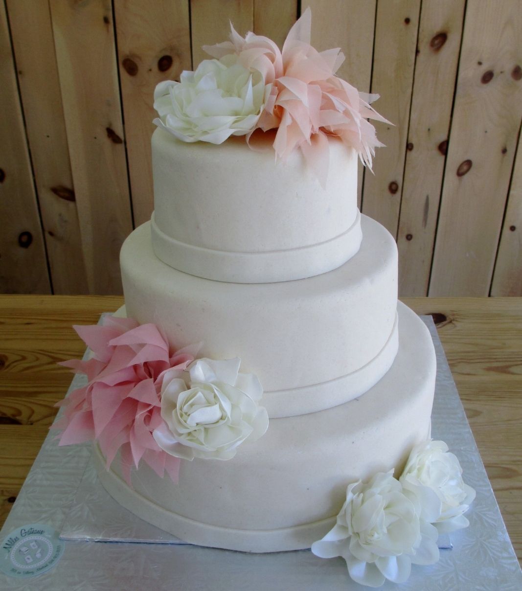 Fleurs en or blanc feuilles pour gâteaux de mariage comestible